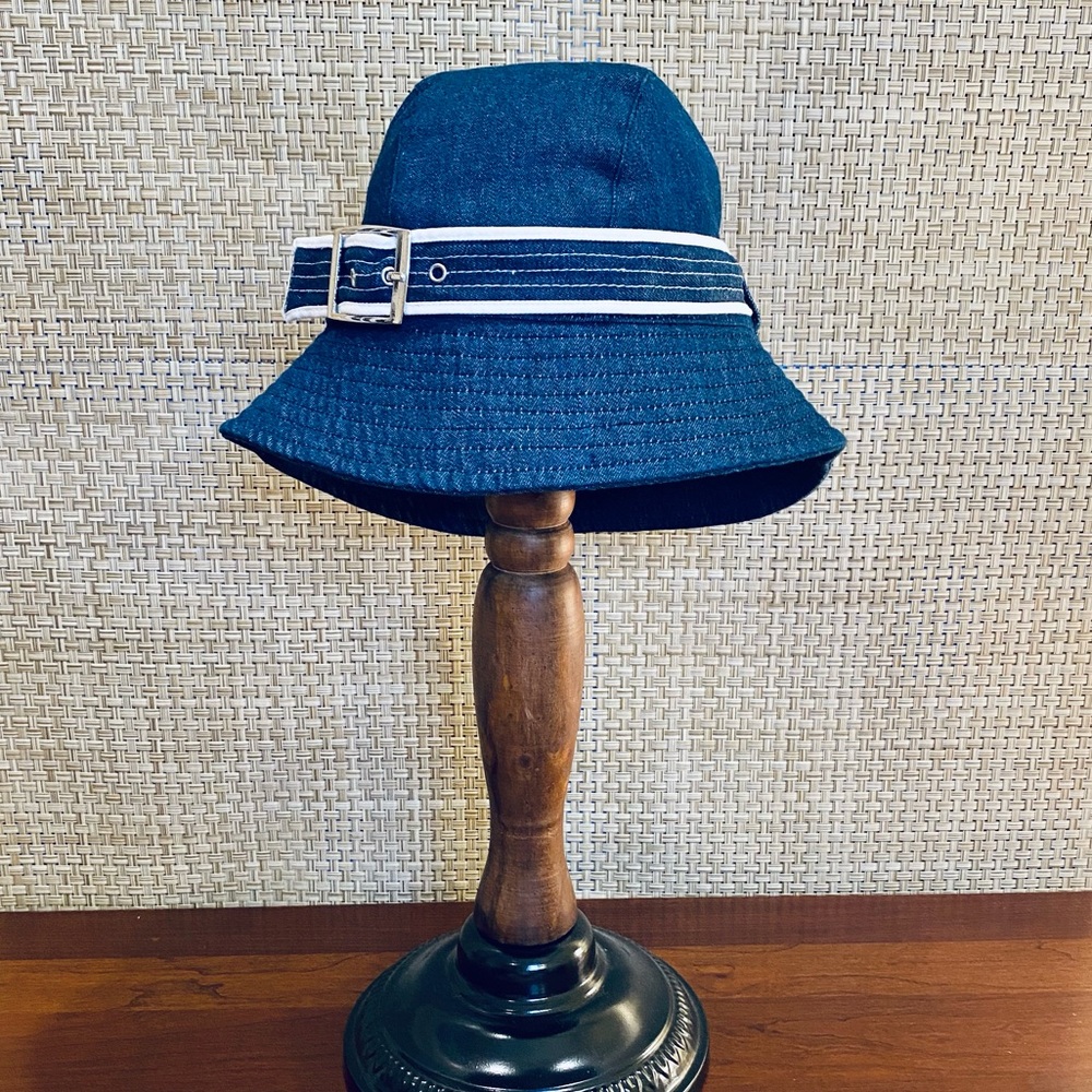 🌟HP🌟NWOT Dark Blue Chambray Buckle Cloche Bucket Hat